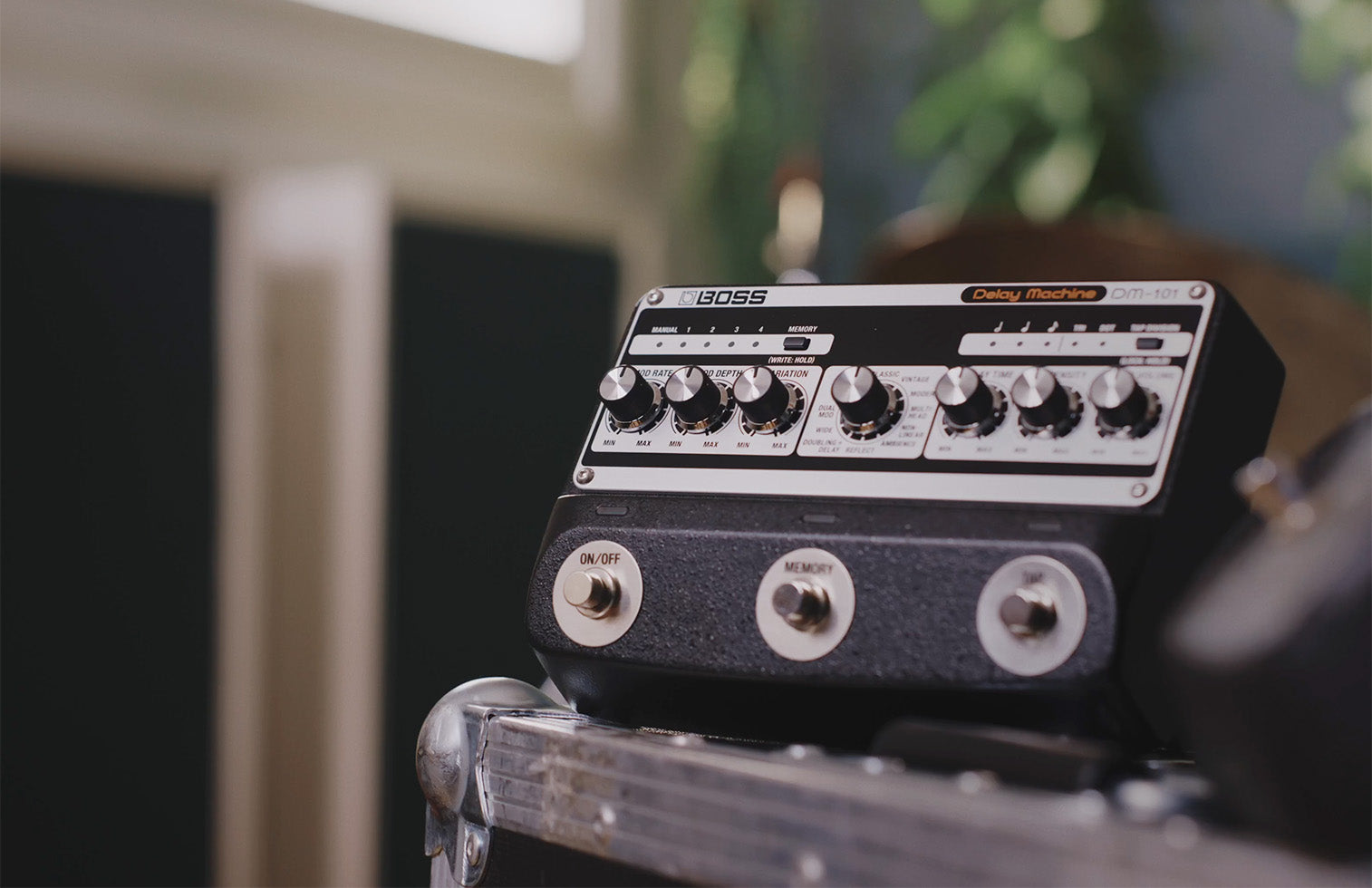 Boss DM-101 Delay Machine Stereo Analog Delay